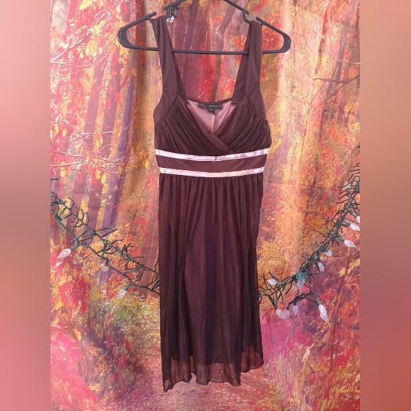 Dress - Picture 2 of 2